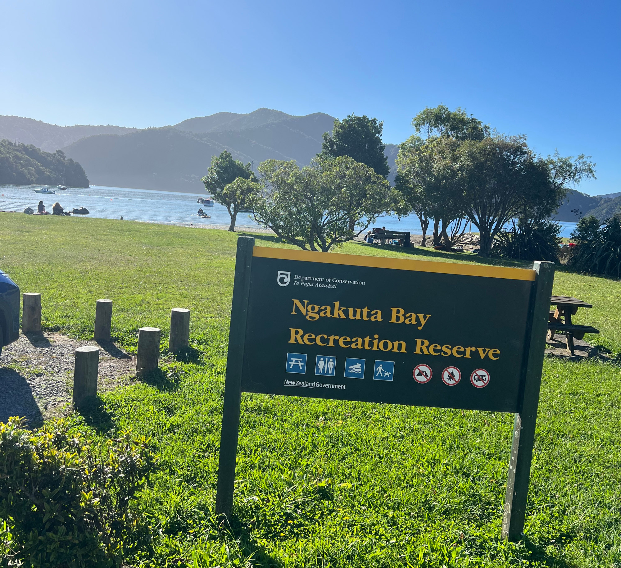 DOC sign at Ngākuta Bay